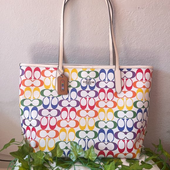 City Tote In Rainbow Signature Canvas c4181